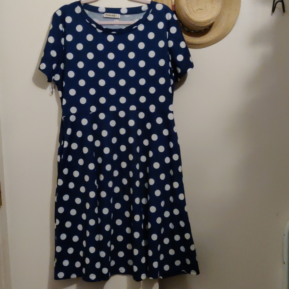 Polka dot dress with pockets